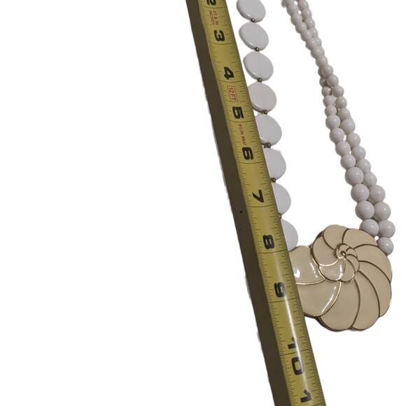 Vintage TRIFARI Signed Enamel Sea Shell Lucite Bead‎ Necklace Bold & Beachy - Picture 5 of 6